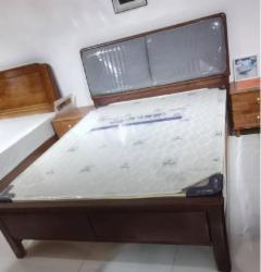 红万家/惠风 床(含床垫)1.5米橡木+椰棕床垫+床头柜+软包